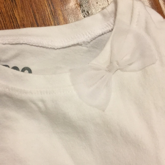 White basic T-shirt toddler 2T - Picture 3 of 5